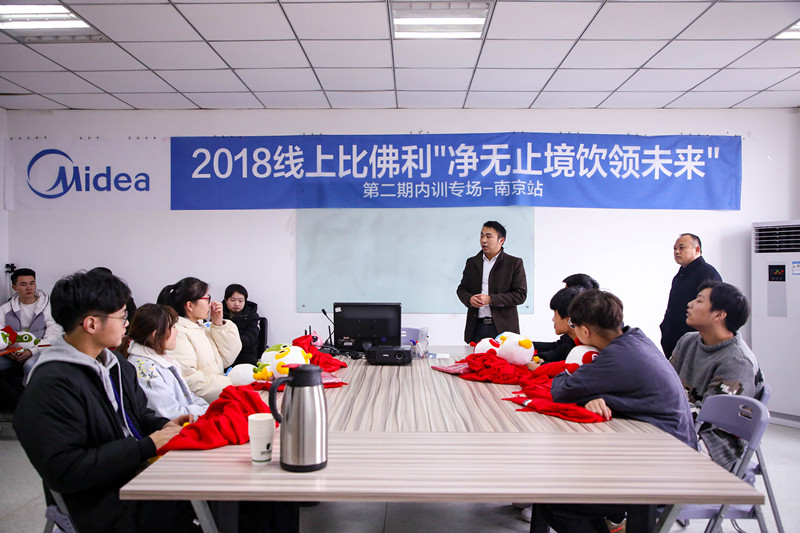 加強就業(yè)畢業(yè)生回訪，促進校企合作渠道拓展
