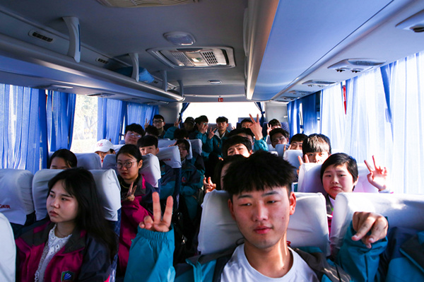 “攜手植樹，共創(chuàng)藍(lán)天”丨南京新華師生共筑新華育才林