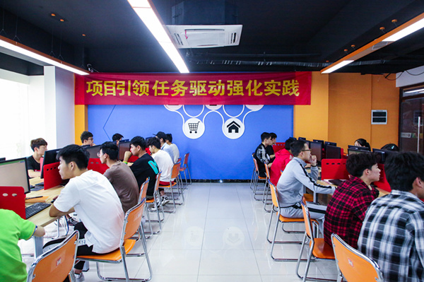 搞互聯(lián)網(wǎng)教育我們是認(rèn)真的，搞互聯(lián)網(wǎng)知識(shí)競(jìng)賽我們也是認(rèn)真的！