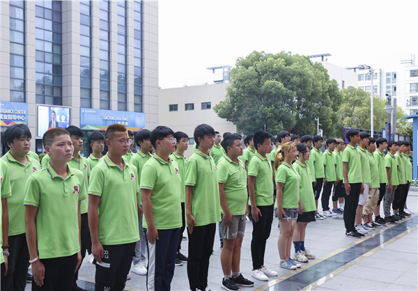 南京新華2019級新生職業(yè)素質(zhì)拓展訓(xùn)練匯報(bào)表演暨總結(jié)表彰大會順利舉行！