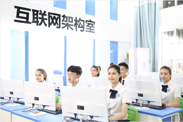 【媒體關(guān)注】為什么學(xué)互聯(lián)網(wǎng)新技術(shù)，要來(lái)新華？