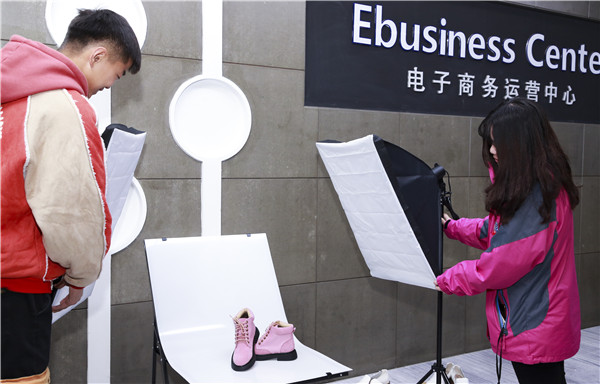 “玩轉(zhuǎn)直播電商 Hi翻雙十二”——小新為你提前播報(bào)啦！