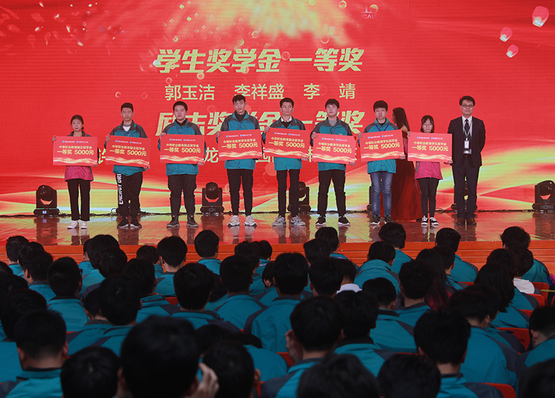 新華：教育資助有政策，歡歡喜喜把學(xué)上