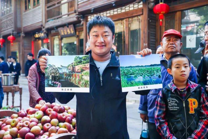 抖音達人石榴哥化身嗨學體驗官，空降新華引爆直播間