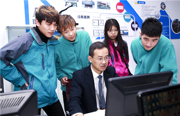 初中畢業(yè)的男生可以學(xué)什么?哪些<a href=http://njxh.cn target=_blank class=infotextkey>專業(yè)</a>好就業(yè)？