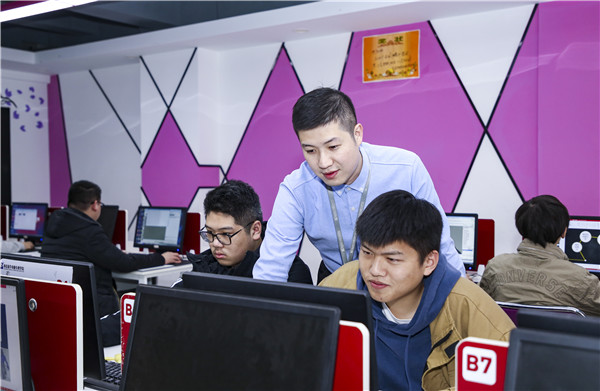 初中畢業(yè)學(xué)影視動(dòng)畫好學(xué)么，好就業(yè)么？