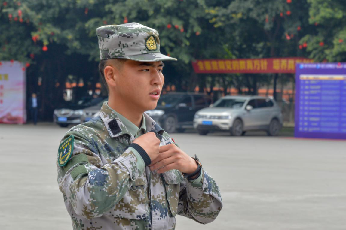 新華“三教三訓(xùn)”之軍訓(xùn)|揮灑汗水書寫迷彩青春！