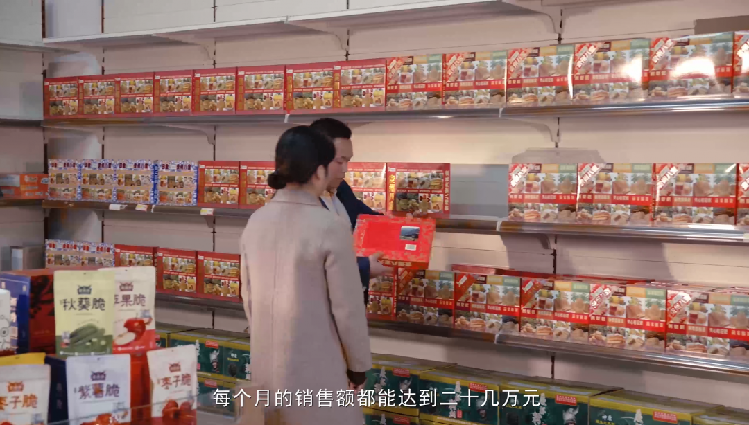 “新華電腦學校就像一座橋，把我和家鄉(xiāng)連接在一起！”