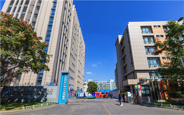 南京初中畢業(yè)上什么學校好？