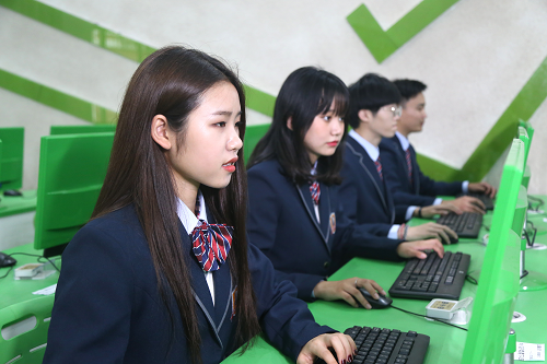 初三畢業(yè)，適合女生學(xué)的<a href=http://njxh.cn target=_blank class=infotextkey>專業(yè)</a>