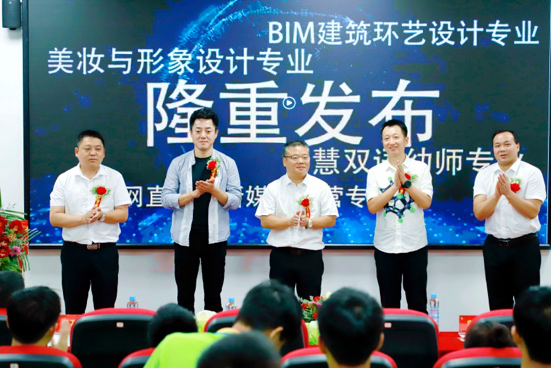 傳遞向上力量！新華電腦學(xué)校《老師來了》7月繼續(xù)開講！