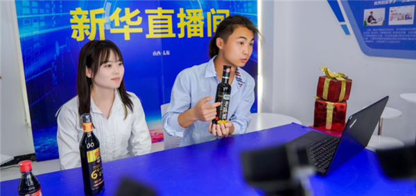 我去，這么多人來新華是干啥？