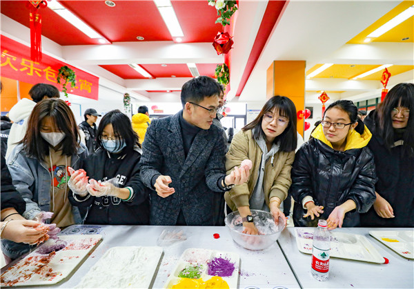 包湯圓，制花燈|熱熱鬧鬧過元宵