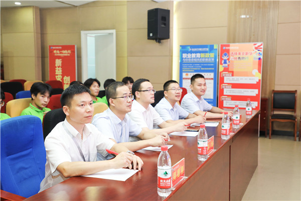 為幫助我校學(xué)生明確職業(yè)生涯規(guī)劃，確定個(gè)人職業(yè)方向，強(qiáng)化職業(yè)規(guī)劃意識(shí)，更好地樹(shù)立個(gè)人理想，2022年7月29日，南京新華電腦專修學(xué)校在學(xué)術(shù)報(bào)告廳舉行第十二屆職業(yè)生涯規(guī)劃演講大賽