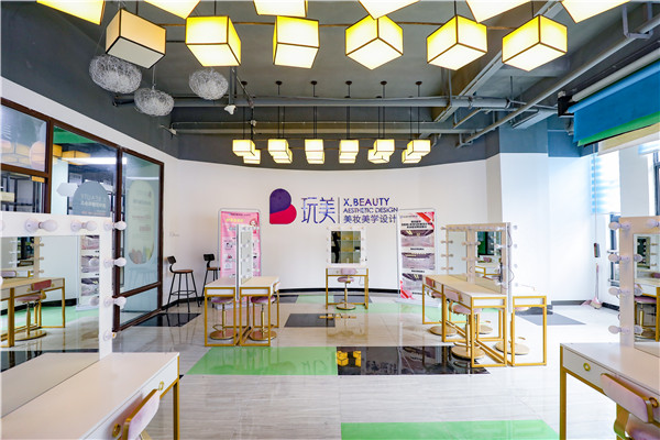 互聯網+美妝與形象設計——美業(yè)教育新模式