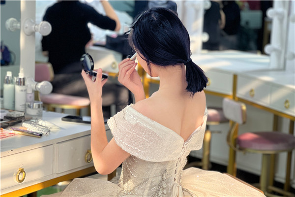 初<a href=http://njxh.cn target=_blank class=infotextkey>高中</a>女生選什么<a href=http://njxh.cn target=_blank class=infotextkey>專(zhuān)業(yè)</a>好？