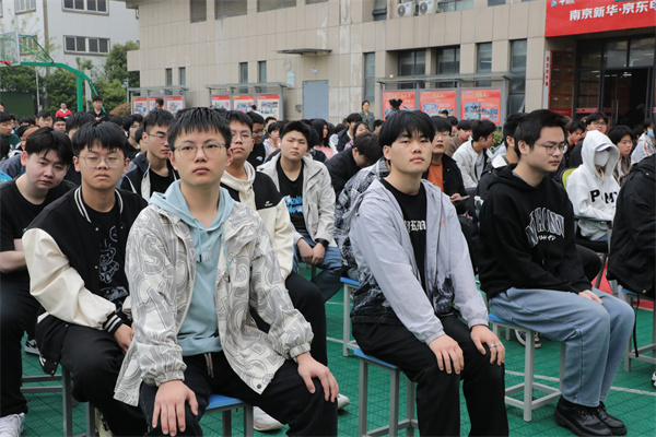 南京新華開展“防治校園霸凌，守護平安校園”主題講座