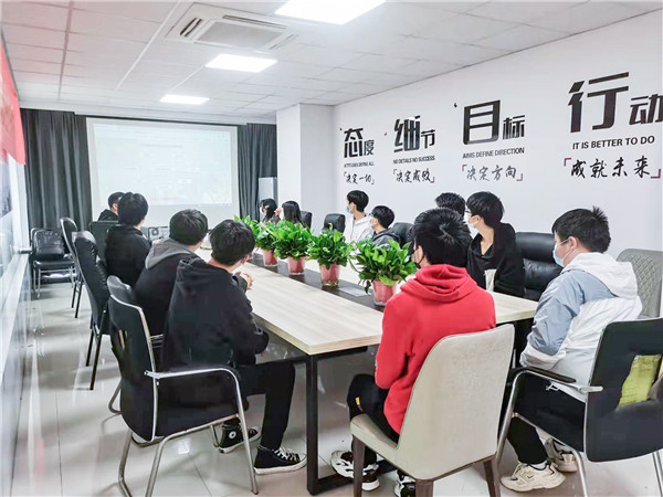 企業(yè)招聘進(jìn)校園，助力學(xué)生高質(zhì)量就業(yè)