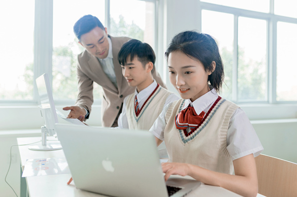 職場干貨|選擇職業(yè)發(fā)展方向，我們需要考慮哪些因素呢？