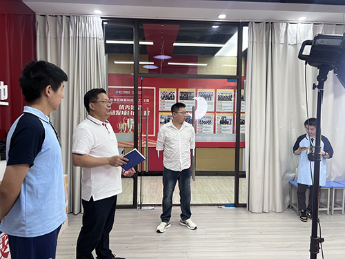 企業(yè)進(jìn)校園，真實(shí)電商直播項(xiàng)目
