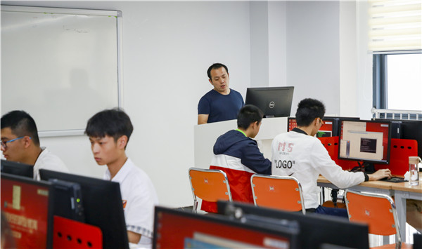 初中畢業(yè)上職業(yè)學(xué)校好么？
