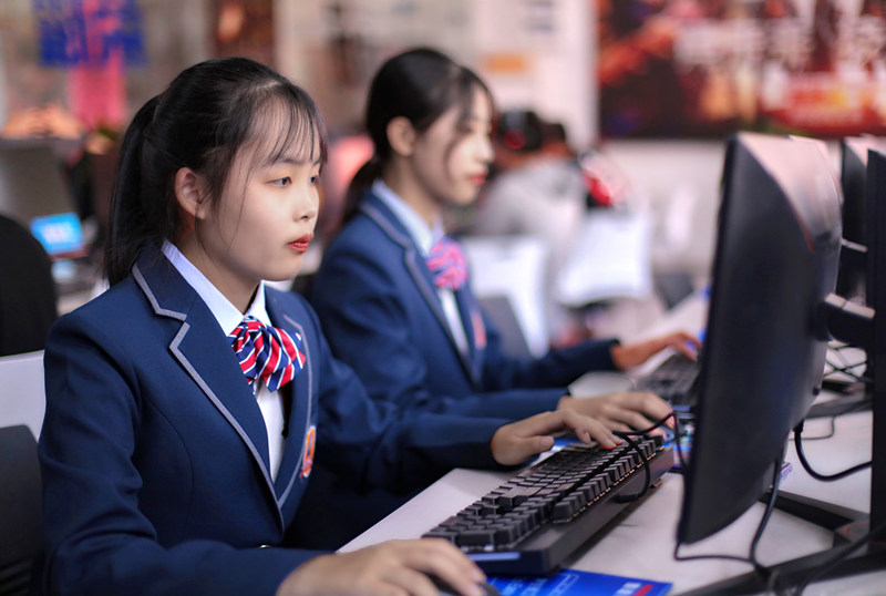 初高中女生學(xué)什么專業(yè)好？女生最吃香的互聯(lián)網(wǎng)熱門專業(yè)排名出爐！