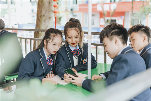南京有什么學校適合初中畢業(yè)的？